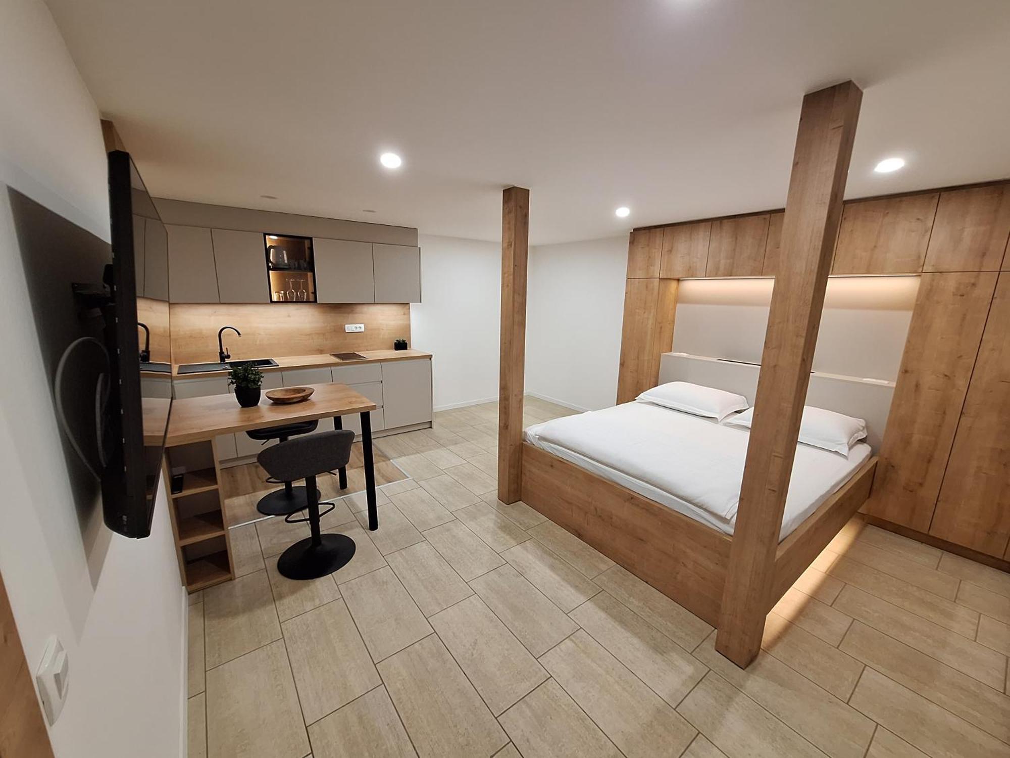 Apartmán Prenocisca Kralj Komenda Exteriér fotografie