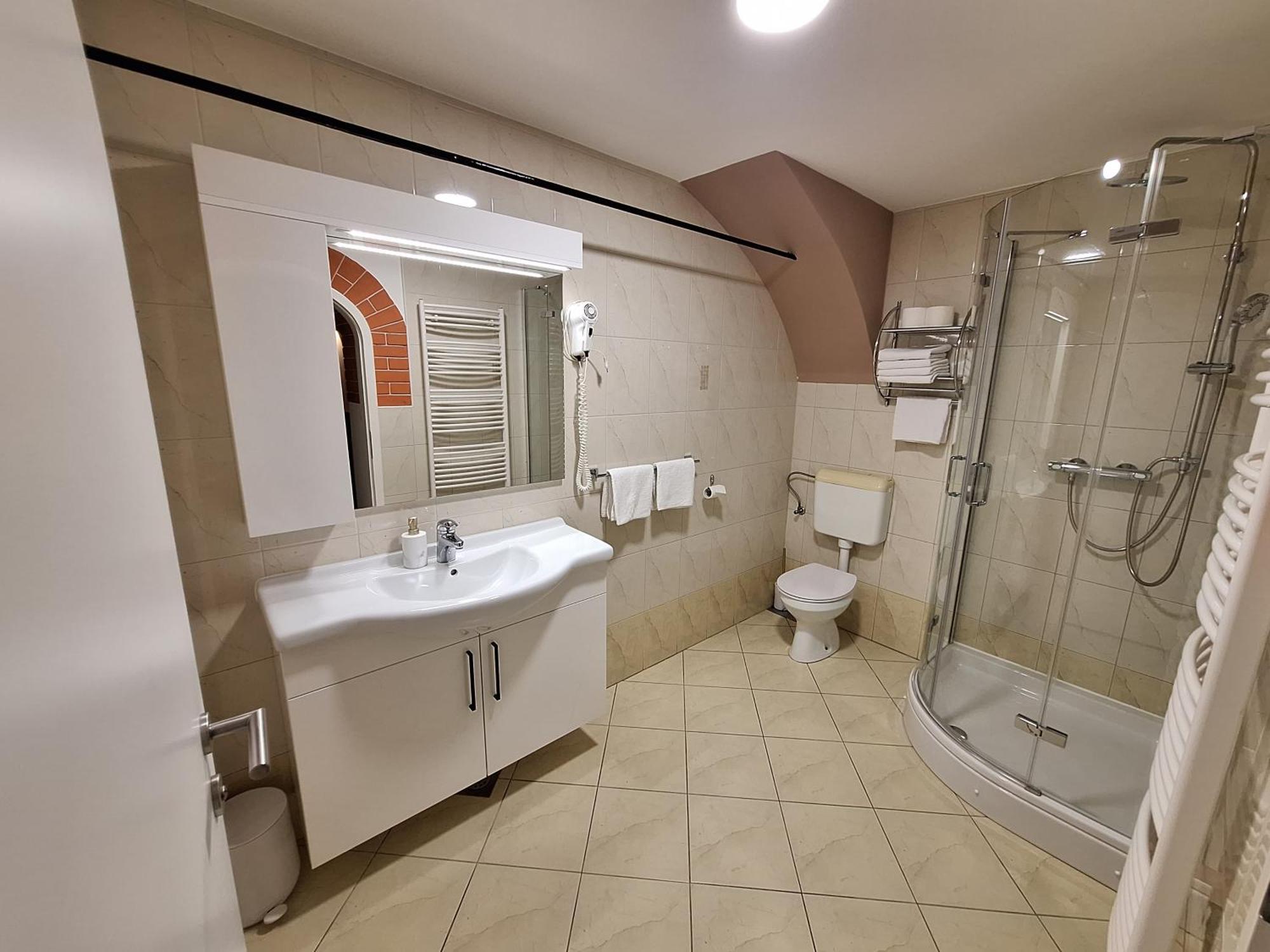Apartmán Prenocisca Kralj Komenda Exteriér fotografie