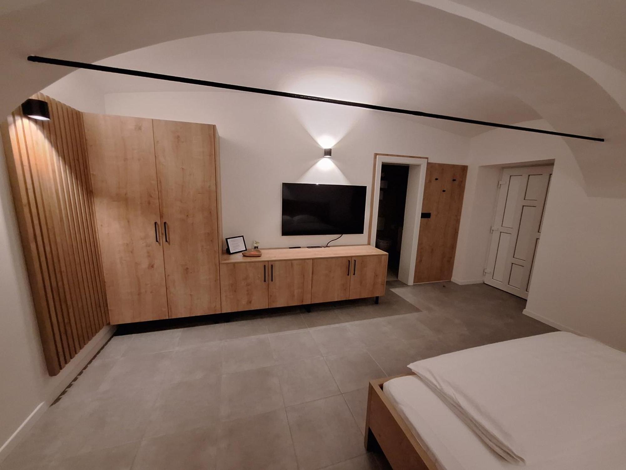 Apartmán Prenocisca Kralj Komenda Exteriér fotografie