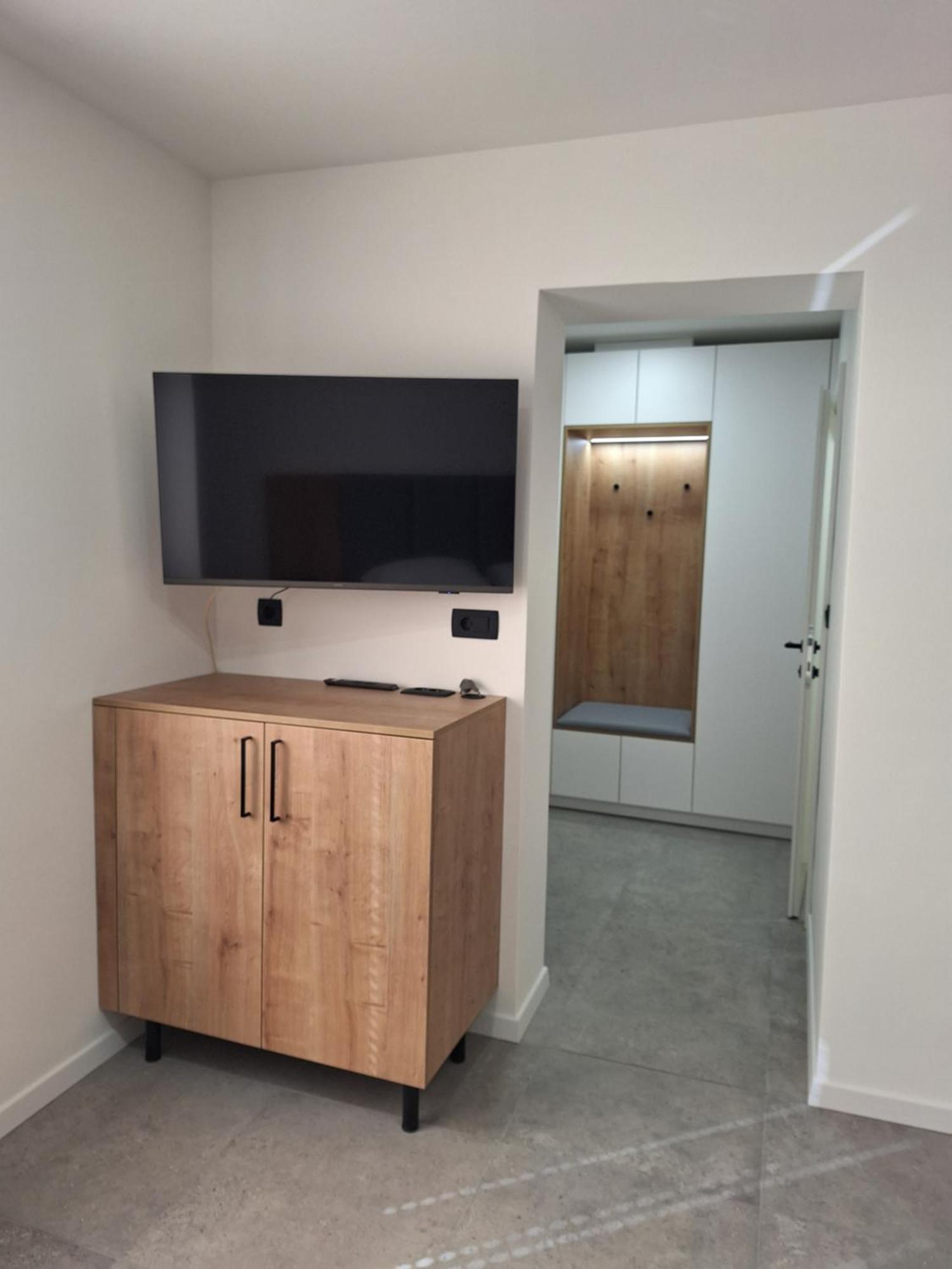 Apartmán Prenocisca Kralj Komenda Exteriér fotografie