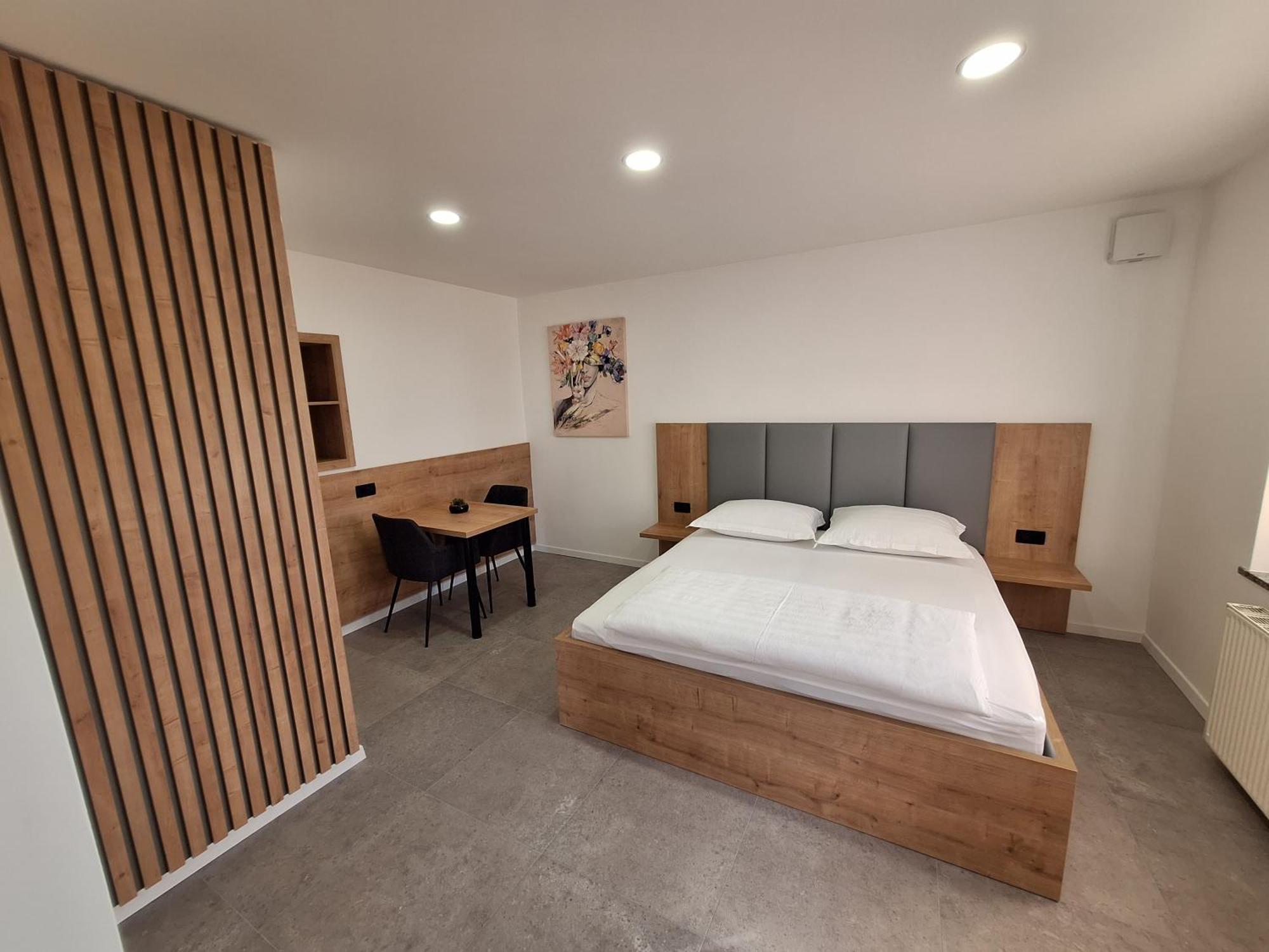 Apartmán Prenocisca Kralj Komenda Exteriér fotografie