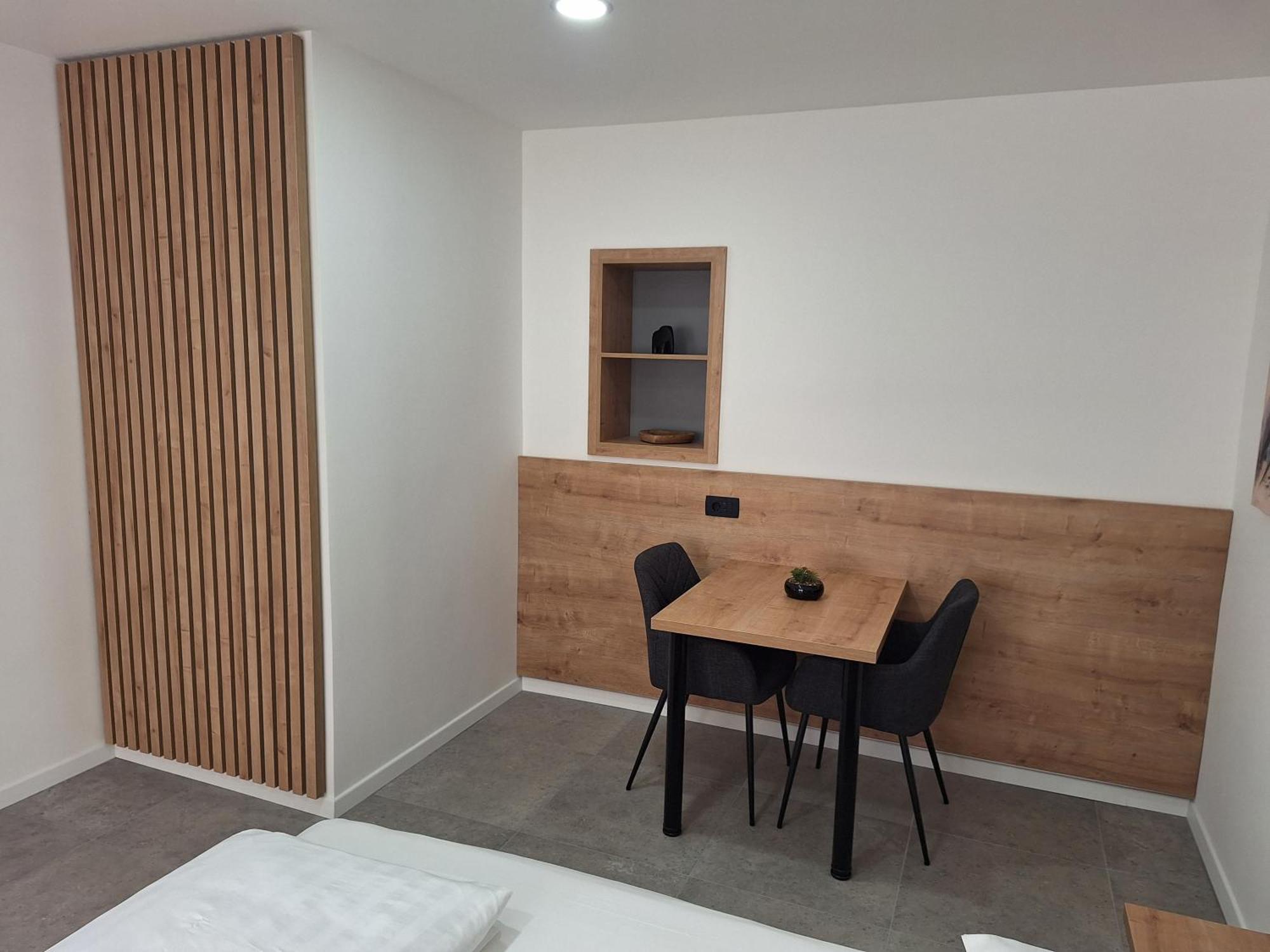 Apartmán Prenocisca Kralj Komenda Exteriér fotografie