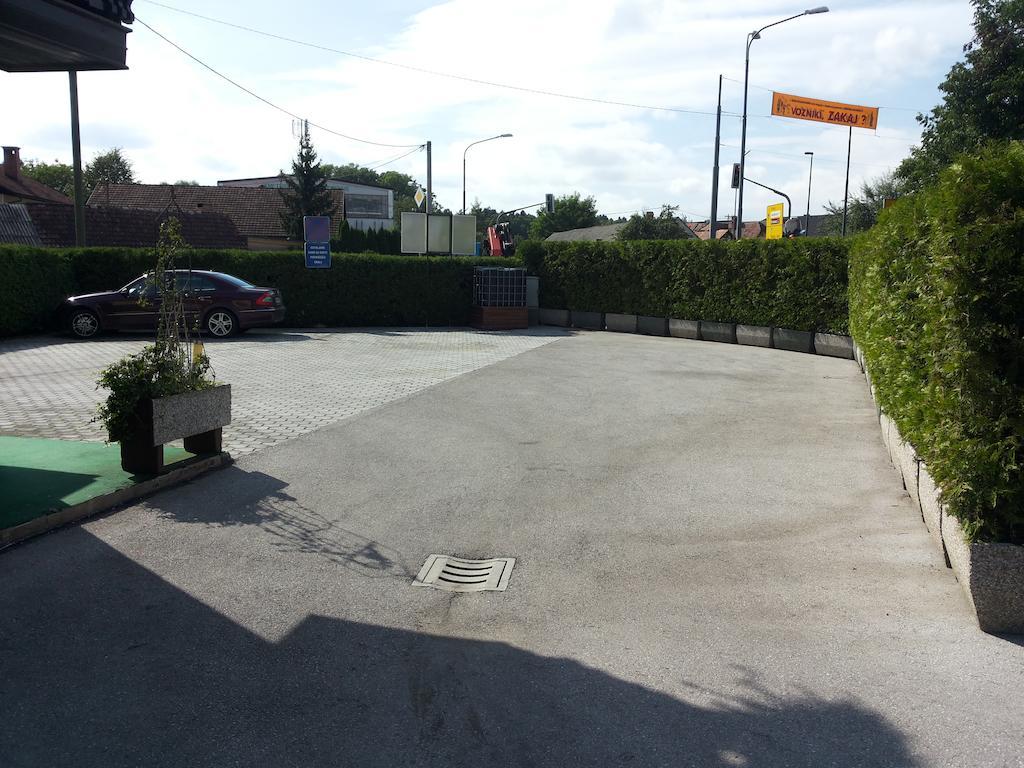 Apartmán Prenocisca Kralj Komenda Exteriér fotografie